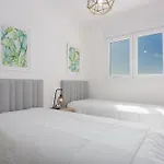 Celere Sea Views * Estepona